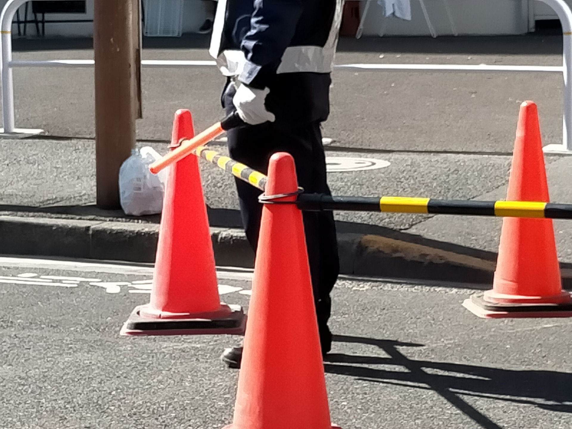 警備行政警察工事ガードマン道路写真image